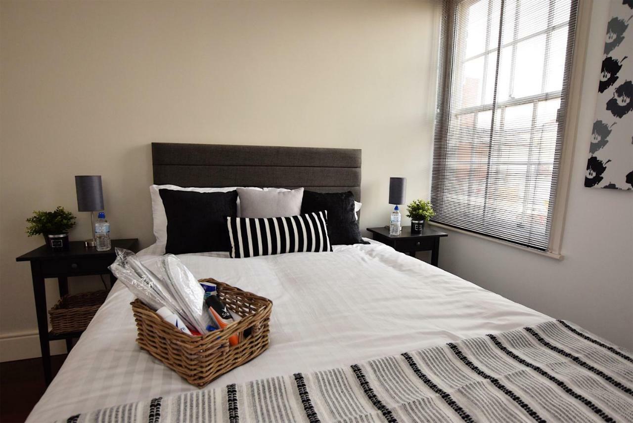 2 Bed Town House - Mins To University & City - Secure Parking Ferienhaus *